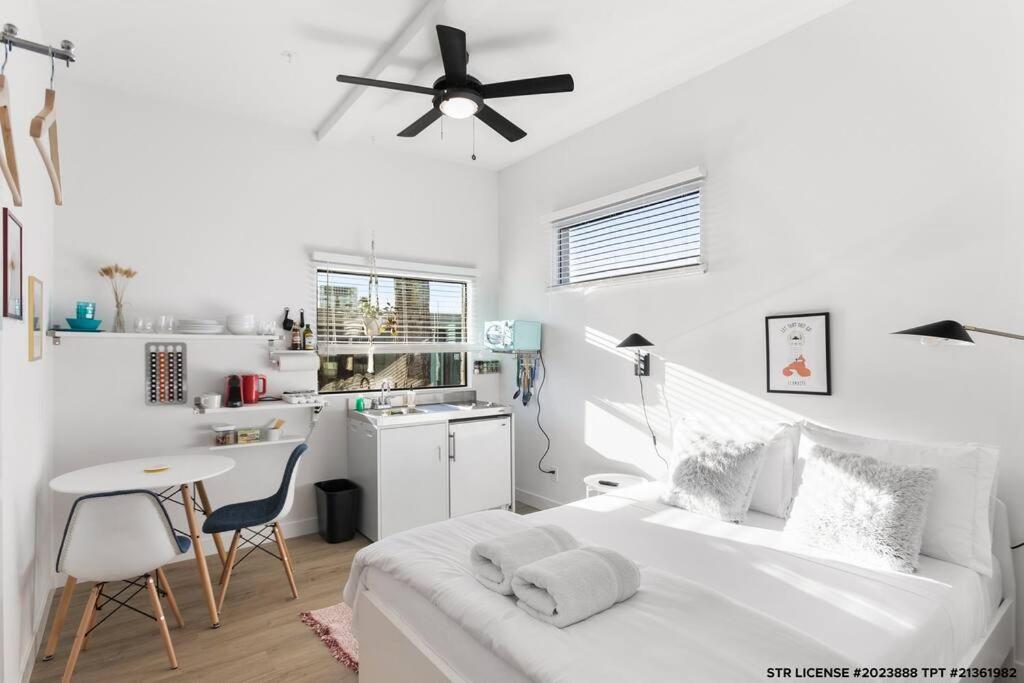 Micro Studio With Balcony & Pool View - Walk To Ot سكوتسدايل المظهر الخارجي الصورة
