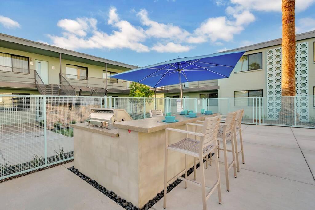 Micro Studio With Balcony & Pool View - Walk To Ot سكوتسدايل المظهر الخارجي الصورة