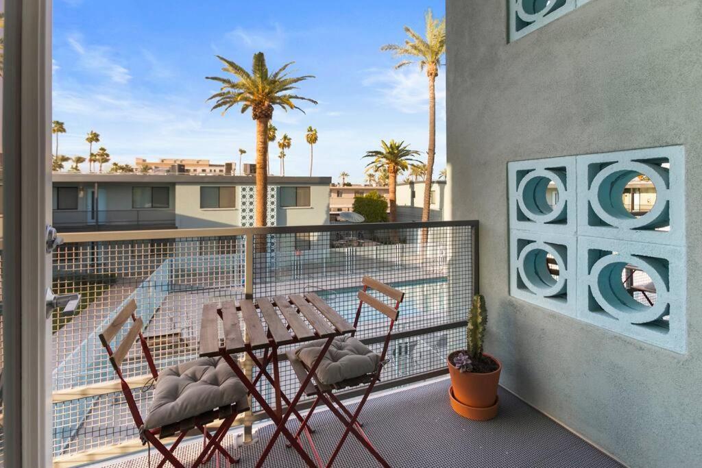 Micro Studio With Balcony & Pool View - Walk To Ot سكوتسدايل المظهر الخارجي الصورة