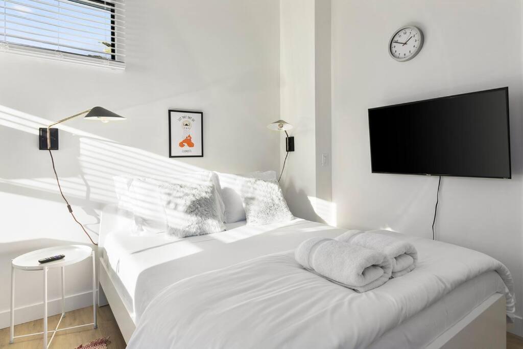 Micro Studio With Balcony & Pool View - Walk To Ot سكوتسدايل المظهر الخارجي الصورة